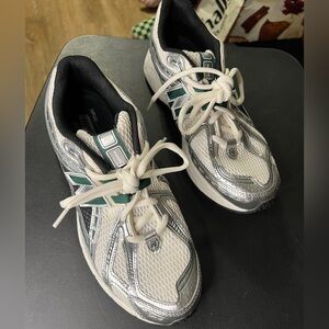 New Balance 1906 Black, Silver, Green & White Athletic Shoes Size 10 m/11.5 w